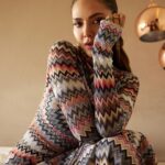 Esha Gupta Instagram - Como estás