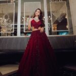 Eshanya Maheshwari Instagram - Laal Ghaghraaaa ❤️❤️❤️ esshanya_s_maheshwari Shot by - @shotbysakar Outfit- @rajgharana.rg Jewellery- @motiwalajewelry Styled by - @styledbyhenal & @sim__rrran Makeup & hair by - @krupall_gami Location- @donnadelibombay #ghagra #trending #fashion #style #fashionreel #esshanya #photoshoot #esshanya. _s_maheshwari #desilook #esshanya #esshanyamaheshwari #esshanya_s_maheshwari