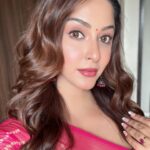 Eshanya Maheshwari Instagram – Kis kis ke Khayalon Ki Malika ? 💖

#saree #sareelove #gulabisadi #esshanya #esshanyamaheshwari #esshanya_s_maheshwari