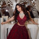 Eshanya Maheshwari Instagram - Laal Ghaghraaaa ❤️❤️❤️ esshanya_s_maheshwari Shot by - @shotbysakar Outfit- @rajgharana.rg Jewellery- @motiwalajewelry Styled by - @styledbyhenal & @sim__rrran Makeup & hair by - @krupall_gami Location- @donnadelibombay #ghagra #trending #fashion #style #fashionreel #esshanya #photoshoot #esshanya. _s_maheshwari #desilook #esshanya #esshanyamaheshwari #esshanya_s_maheshwari
