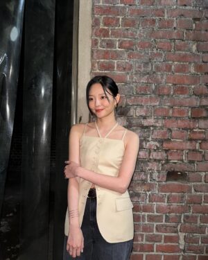 Esom Instagram - Black Knight