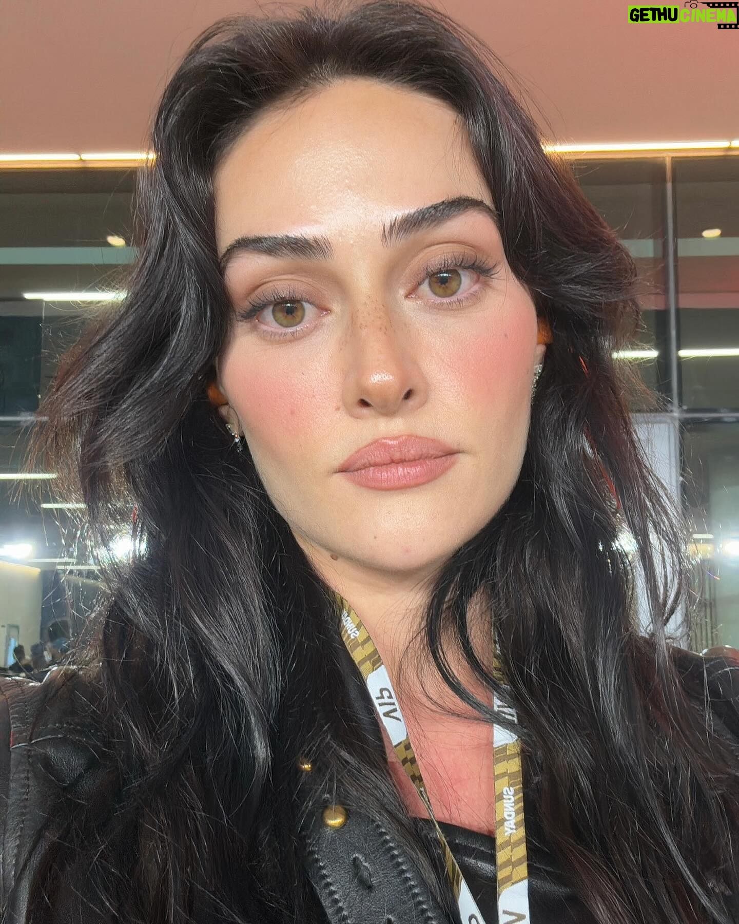 Esra Bilgiç Instagram - @esquireturkiye #OnlyQ #Qatar ♥️