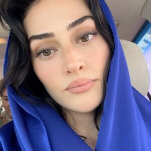 Esra Bilgiç Instagram - @esquireturkiye #OnlyQ #Qatar ♥️