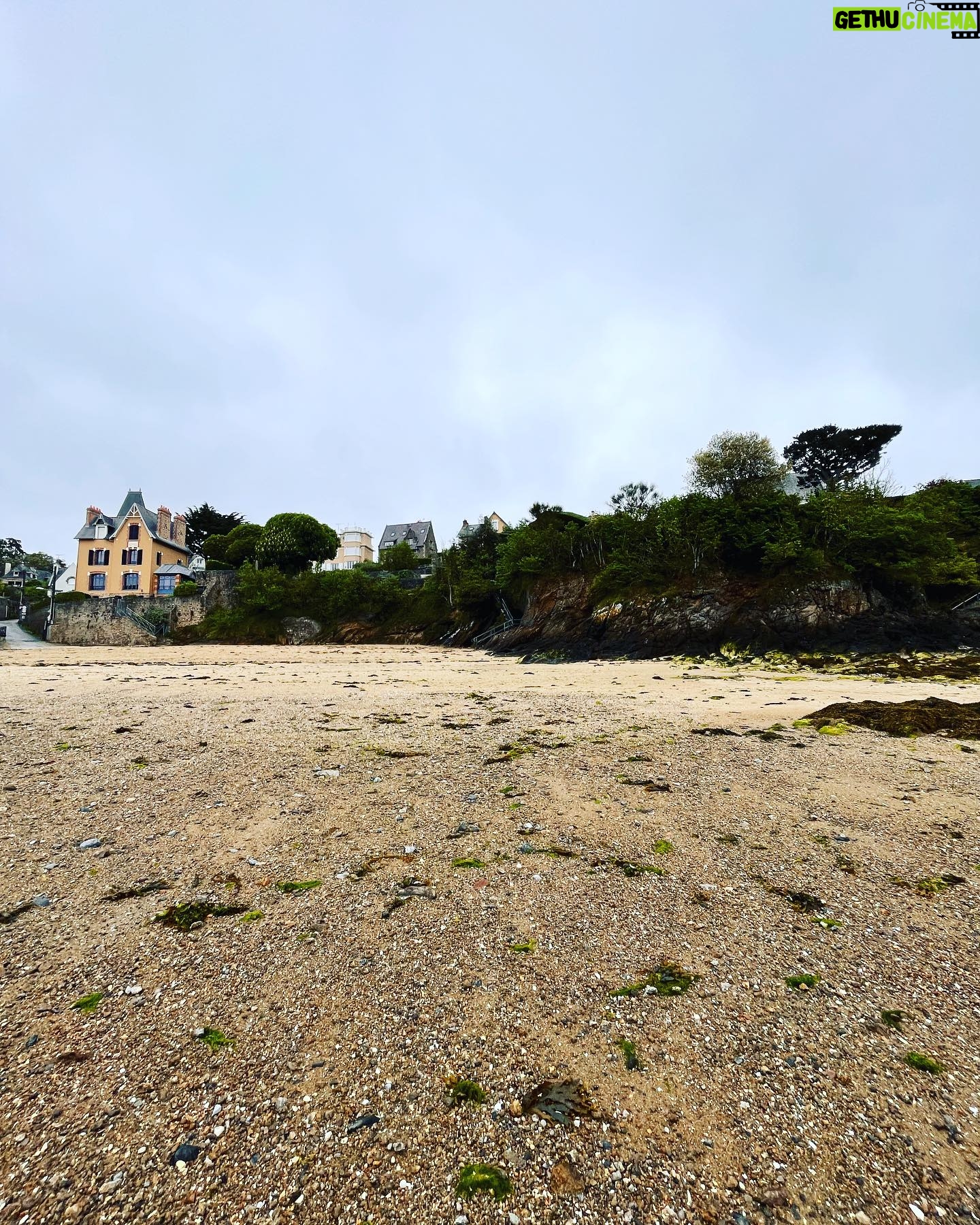 Esra Dermancıoğlu Instagram - Kendime ve size en mutlu olduğum o anları bırakıyorum #bretagne