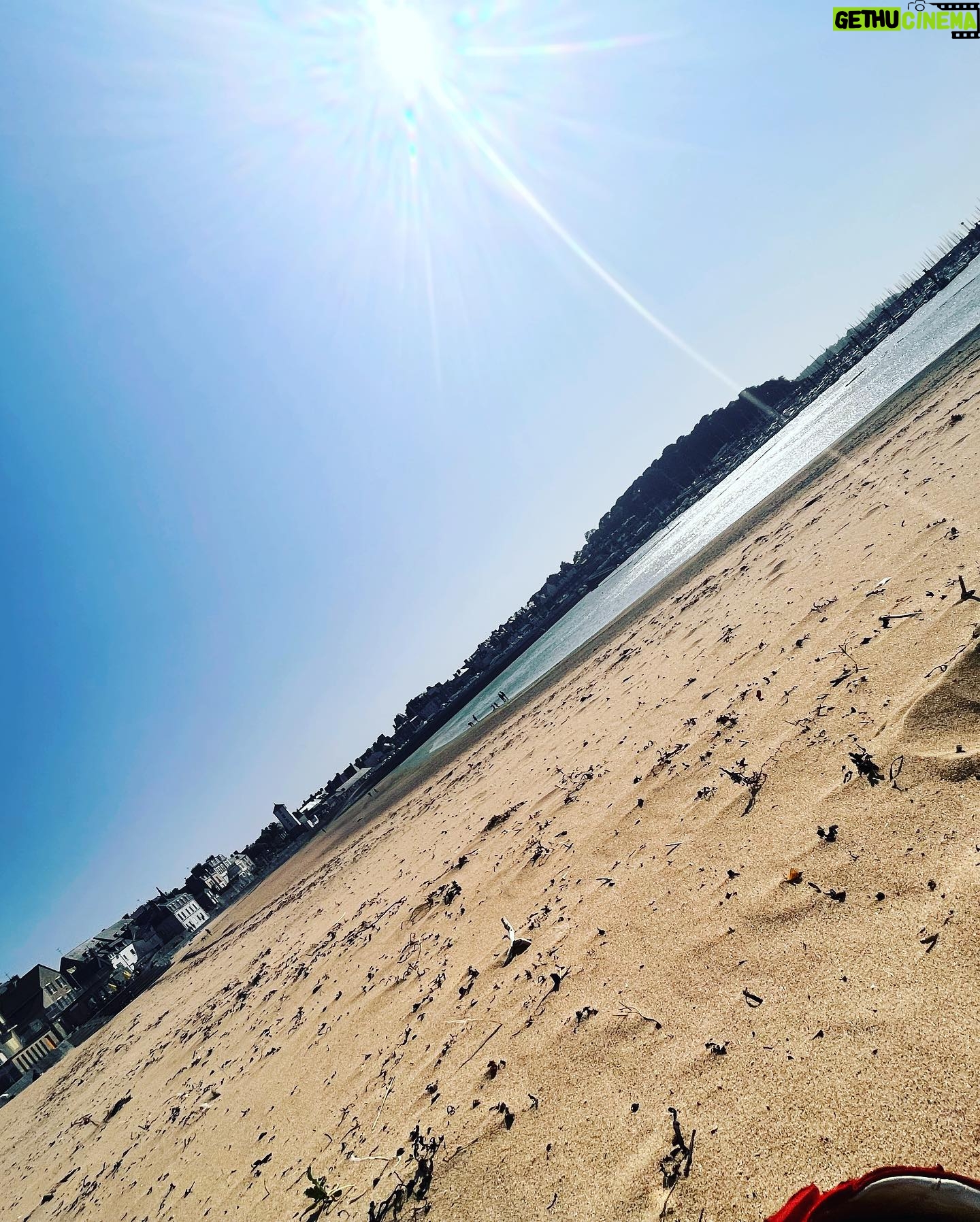 Esra Dermancıoğlu Instagram - Kendime ve size en mutlu olduğum o anları bırakıyorum #bretagne