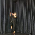 Esra Dermancıoğlu Instagram - Mesleğime olan tutkum,aşkım tartışılmaz. Yeni bir oyun, kalp çarpıntıları ve şahane bir yolculuk başladı bizim için ve en önemlisi size ulaşmak için 🖤 MUSKAT Bir kadın, bir gece, bir cenaze. İstanbul-Paris arası zehirli bir zihin akışı. Dünyanın en mutlu günü. “Sessiz bir kopuş başlıyor içimden. Parça parça yere düşüyor artıklarım. Artık yapamayacaklarım.” Yazan ve yöneten: Aksel Bonfil Oynayan: Esra Dermancıoğlu Yapım: Kadar Yapımcı: Begüm Ertuğrul Proje Koordinatörü: Merve Akgül Işık Tasarım: Arek Nişanyan Koreograf: Tuğçe Tuna Müzik: Lara Di Lara Ses Tasarım: Oğuzhan Akalın Kostüm Tasarım: Özlem Kaya Afiş Tasarım: Berkcan Okar Oyun Asistanları: Çağla Erdoğan, Ecem Yılmaz