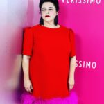Esra Dermancıoğlu Instagram - @verissimotv con bella verissima #silviatoffanin 🤍🥂 Milano'da bir esra 😉 Ve canım @nihanpeker ve ekibine içinde şahane hissettiğim bu tatlı tasarımın için binlerce öpücük 🥂
