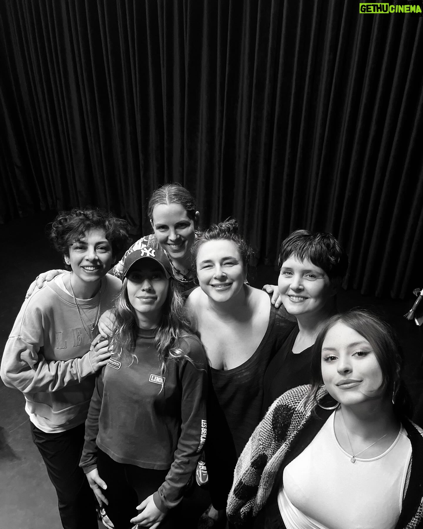 Esra Dermancıoğlu Instagram - Mesleğime olan tutkum,aşkım tartışılmaz. Yeni bir oyun, kalp çarpıntıları ve şahane bir yolculuk başladı bizim için ve en önemlisi size ulaşmak için 🖤 MUSKAT Bir kadın, bir gece, bir cenaze. İstanbul-Paris arası zehirli bir zihin akışı. Dünyanın en mutlu günü. “Sessiz bir kopuş başlıyor içimden. Parça parça yere düşüyor artıklarım. Artık yapamayacaklarım.” Yazan ve yöneten: Aksel Bonfil Oynayan: Esra Dermancıoğlu Yapım: Kadar Yapımcı: Begüm Ertuğrul Proje Koordinatörü: Merve Akgül Işık Tasarım: Arek Nişanyan Koreograf: Tuğçe Tuna Müzik: Lara Di Lara Ses Tasarım: Oğuzhan Akalın Kostüm Tasarım: Özlem Kaya Afiş Tasarım: Berkcan Okar Oyun Asistanları: Çağla Erdoğan, Ecem Yılmaz