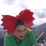 Esra Dermancıoğlu Instagram – Yeni programımın ucundan azıcık bazı anlarını paylaşıyorum:)
“Dünya’yı esra’ca” bir konuğumla geziyorum onlarda biri @meliksahtas 🤍 ve nişanlım!! @giacomopizzuti 💞
📹 @edoardobellotti
Kostüm : @nihanpeker
YAKINDA 💃

esra in Rome 🇮🇹
