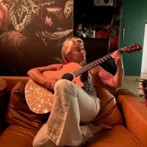 Esther Perel Instagram - In my most recent newsletter, I expressed my commitment to focus. To focus on one thing consistently, one thing that does not involve me touching my phone, and going deep just into that one thing. 

This fall, it’s guitar. I’ve wanted to pick it back up for years. I want to get that focus back—string by string—and finally calm my wandering mind. So, I’m doing it. I’ve committed to learning four songs from the old days.

Recently, I told a colleague over Zoom I couldn’t go into “meeting overtime” because my guitar teacher was coming. And, with that, I immediately saw how committing specific time to learning also creates a helpful boundary between work and home. 

My advice to you is to try something new—especially something creative—it’s a great way to jumpstart emotional connection. Having a project, building something, planting, cooking or baking (especially the recipes of our ancestors)... It’s the small, heartwarming, sensual thing that brings light into our lives in a new way. ‍

And if even that feels difficult, start here: close your eyes and imagine feeling totally flat. What are you thinking? What other feelings come up? How does your body feel? What does it make you want to do?

Now, reverse that. Imagine the most joyful feeling you can conjure. Take it to its extreme. What thoughts inspire that state of mind? How does it feel in your body? What might you feel motivated to do? Sometimes just taking this mindset of peaceful excitement with us as we continue in our routines can help refresh them. And when we’re ready to take it further, our imagination will be waiting, ready.