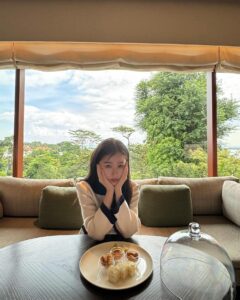 Esther Yu Instagram -
