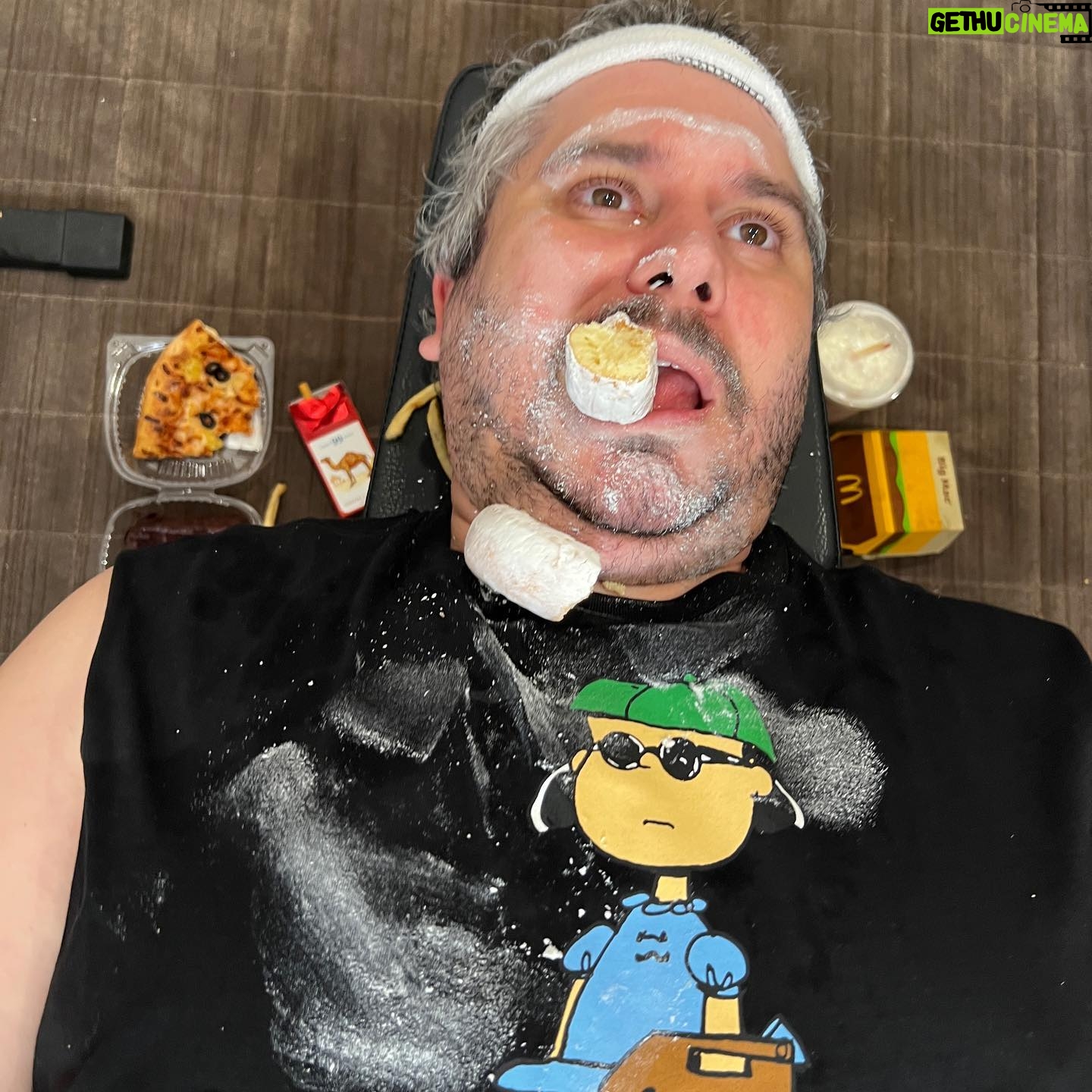 Ethan Klein Instagram - People keep telling me to work out so I put on my new @teddyfresh muscle tee and got to work