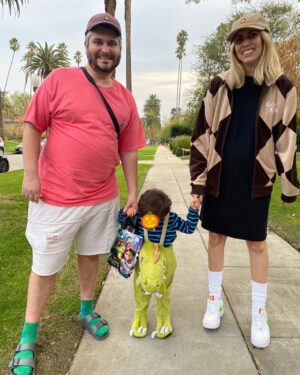 Ethan Klein Instagram - Had an amazing first trick or treating experience with Theodore! So many people were out this evening 😭🙏 so fun and nostalgic