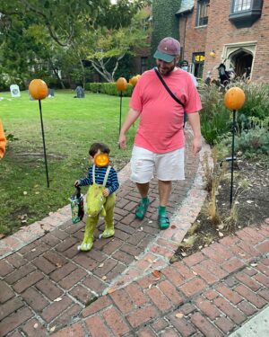 Ethan Klein Instagram - Had an amazing first trick or treating experience with Theodore! So many people were out this evening 😭🙏 so fun and nostalgic