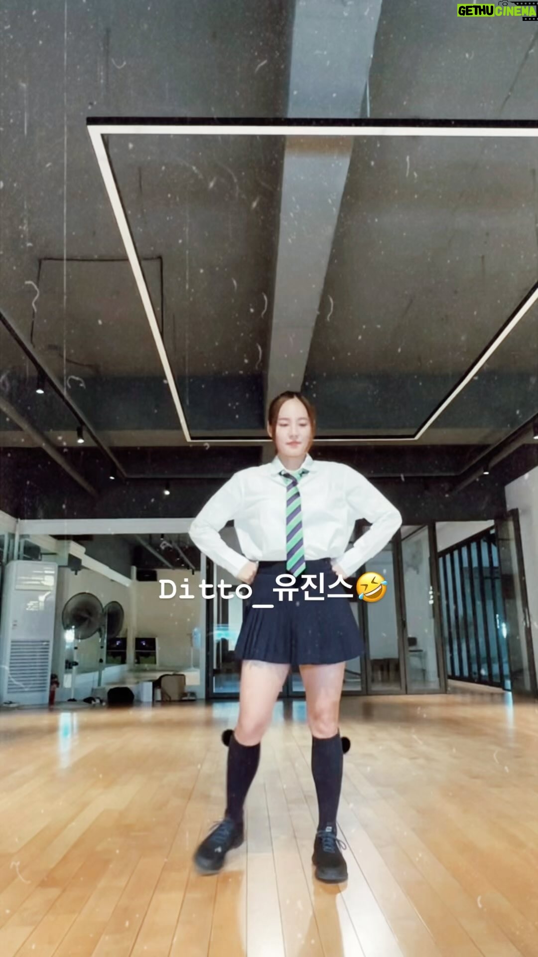 Eugene - 187.3K Likes - 신났다 또 ㅋ
진심 즐거워보이지???😆😁😆😁😆