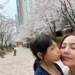 Eugene Instagram - 사진첩 보다 벚꽃배경이 너무 예뻐서. 벚꽃이 봄 내내 피어있음 얼마나 좋을까...한순간 피었다 신기루처럼 사라져버려서 더 애틋한...