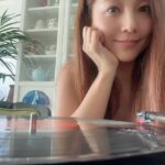 Eugene Instagram - 오랫동안 소장만 하고있던 LP~드디어 개시~! 오랜만에 듣는 향수돋는 음악...! 내 학창시절의 큰 부분을 차지했던 소중한 음악~! #서태지와아이들 #taijiboys
