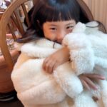 Eugene Instagram – 곰돌이 코트입은 귀요미~!
북금곰같다~ㅎㅎㅎ
따뜻하고 포근해서 안으면 엄마도 기분좋아~❤️
@maxmara