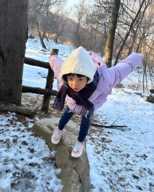 Eugene Instagram - 추운걸 싫어해 겨울이 별로였던 내가 조금 변했다~
예전보다 추위도 덜 타고~아이들과 하는 겨울여행이 좋다~^^*