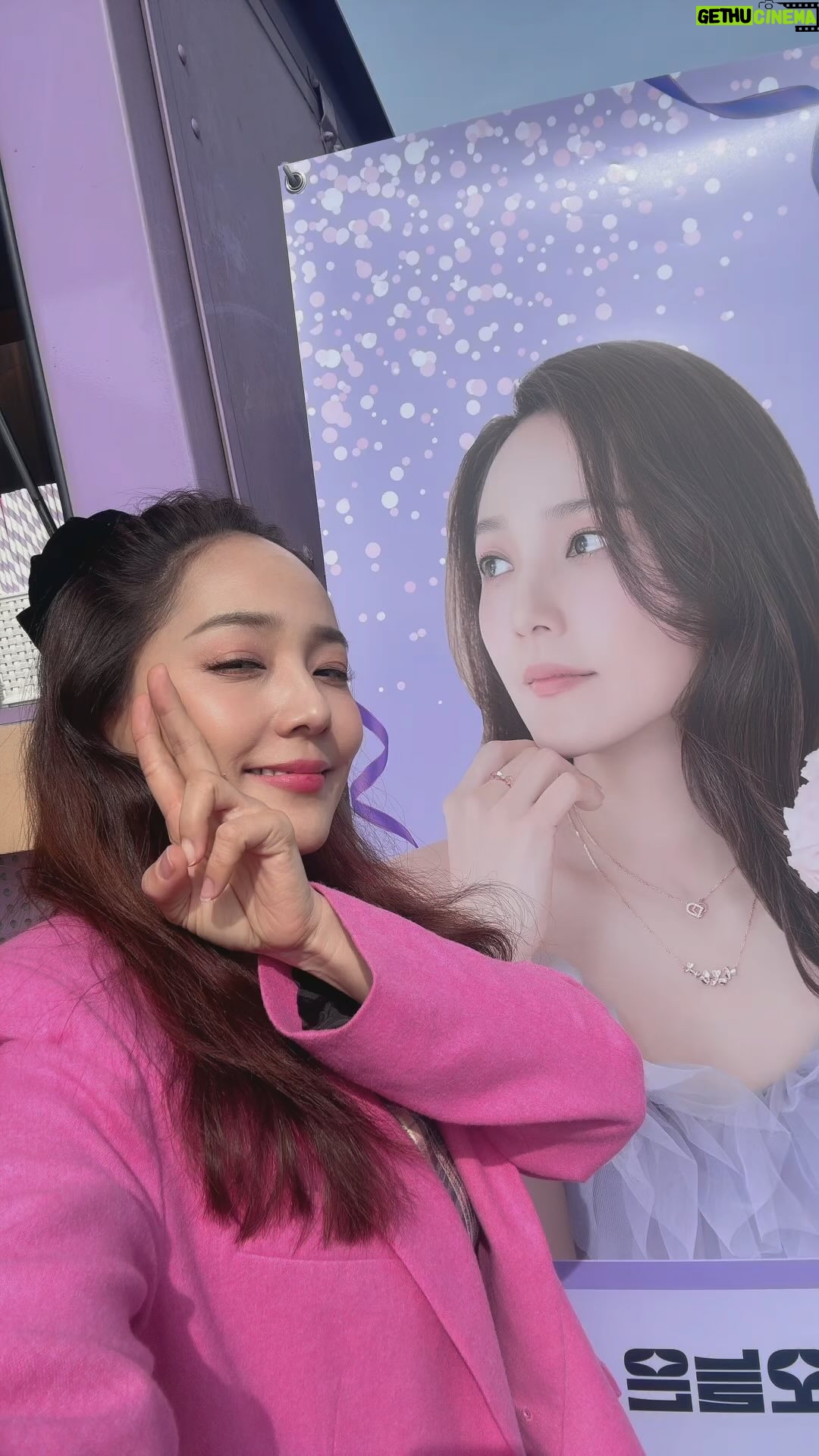 Eugene Instagram - 감사합니다…매 년 이렇게 생일축하를 받는 전 행복한 사람입니다...! 여러분 덕분에 더욱 감사와 사랑으로 넘치는 삶을 살아가고있어요...! 고맙고...사랑합니다...💜