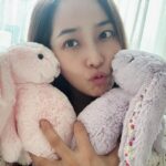 Eugene Instagram - 거실에 조용히 앉아있는 시간이 참 좋다. 아무 일정 없이 한가한 날. 좋다 좋아.