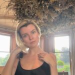 Eugenia Kuzmina Instagram – #wildflowersuk ๐ธ๐ฆin love with @heckfield_place โฆ canโt be late for @royalacademyofdramaticart ๐ thank you to hotel for getting there on time ๐ธ miss my kids ๐