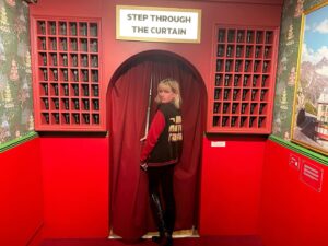 Eugenia Kuzmina Instagram - #wesandersonplanet 🎞️🦋 @wesandersonworld @festivaldecannes