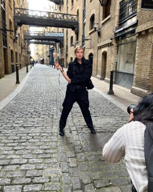 Eugenia Kuzmina Instagram - #streetkids #photoshoot #london🇬🇧 for @alanscottcashmere 💜 by @darkravenau @blackandpaper 🔥🎞️ #behindthescenes … in a way so glad we did without make up and hair just raw … thanks @royalacademyofdramaticart for the truth , On the street there is no tomorrow. There is only here and now and nothing else. And yesterday is just another day