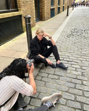 Eugenia Kuzmina Instagram - #streetkids #photoshoot #london🇬🇧 for @alanscottcashmere 💜 by @darkravenau @blackandpaper 🔥🎞️ #behindthescenes … in a way so glad we did without make up and hair just raw … thanks @royalacademyofdramaticart for the truth , On the street there is no tomorrow. There is only here and now and nothing else. And yesterday is just another day