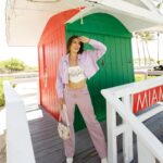 Eugenia Lemos Instagram - TU FAVORITO? 🙋‍♀️😎 Mi favorito 🩶💕🫣 te leo 🙋‍♀️ MIAMI VIBES✨ Todos estos LOOKS y muchos más los encuentras en @corona_chile 💜 #CoronaLook #eugelook