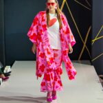 Eugenia Lemos Instagram - ¡El debut de @eugenialemosok como diseñadora! 😍🌈 En Andes Fashion Week Chile edición II tuvimos el placer de ser la pasarela donde se presentó “HEDÓNICA” 🤩 Una colección de 22 piezas, realizadas con la tecnología de sublimación, donde la diseñadora apostó por piezas audaces y nos mostró cuál es el ADN de su marca 🧬