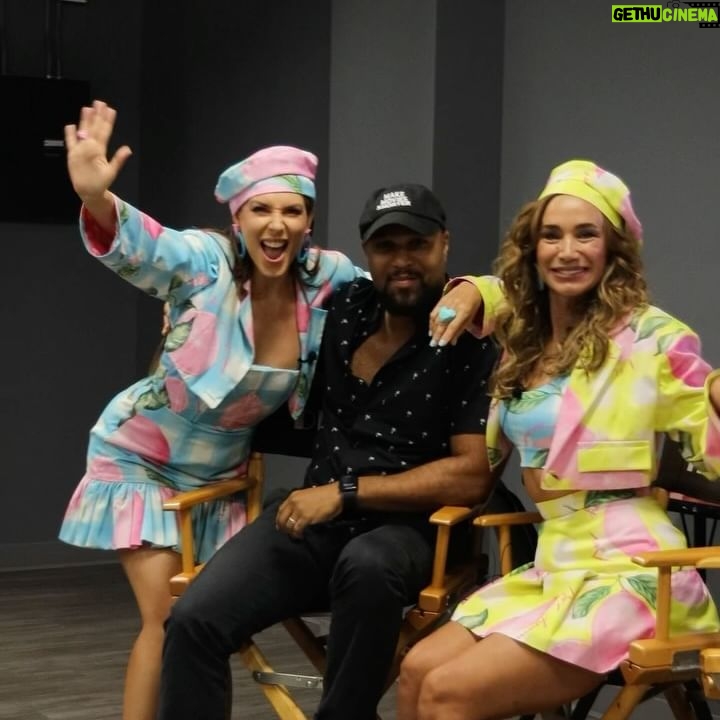 Eugenia Lemos Instagram - Día 3 de @miamiwebfest 🎬 Q&A ! RONDA de PRENSA 🎙️Conversamos con los medios y creadores digitales sobre nuestra amada #malenaysofialaserie 🎬 ¡Estamos felices de poder contarles más sobre esta comedia de empoderamiento femenino! 🫶 Esto nos motiva a seguir trabajando por cumplir nuestros sueños 🌸 Thanks @bryangthompson & @kijikmultimedia for the great interview and the great moments 🎙️🎬 💜🩷 P/D: también nos fuimos de paseito a @giannisatthevilla 🥂😜 #shotoniphone