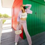 Eugenia Lemos Instagram - TU FAVORITO? 🙋‍♀️😎 Mi favorito 🩶💕🫣 te leo 🙋‍♀️ MIAMI VIBES✨ Todos estos LOOKS y muchos más los encuentras en @corona_chile 💜 #CoronaLook #eugelook