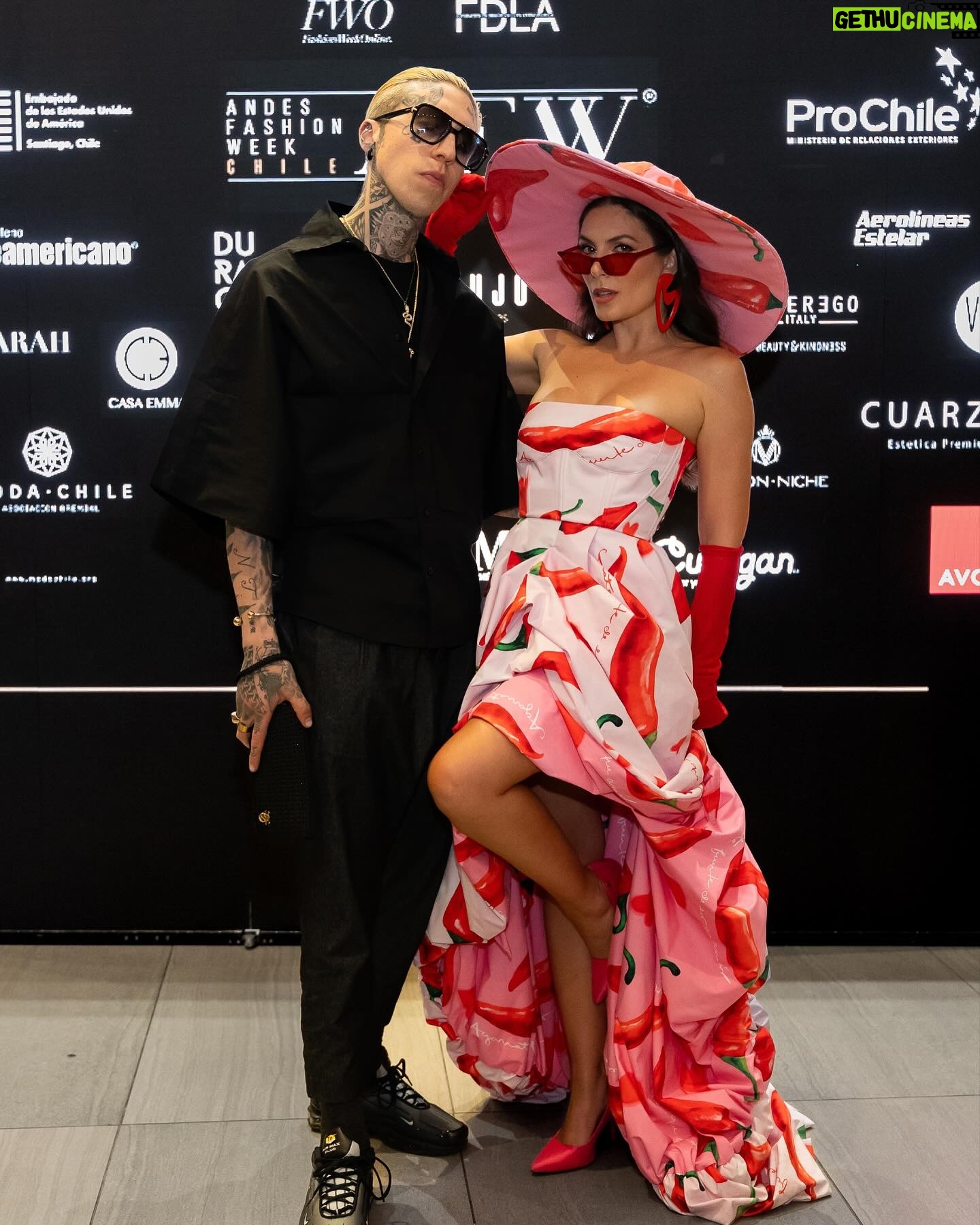 Eugenia Lemos Instagram - Día 3 @andesfashionweekchile ✨ Disfrutando de la noche de cierre y con los mejores invitados @albaniarosarioofficial @nyclavish @soychabacano @kikarocha_ @benitofernandez 😎✨ 📸 y 🎬 @jd.madueno