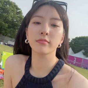 Eunseo Instagram - How was the day before my birthday?🖤😎🎧👀🫶🏻