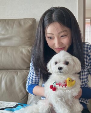Eunseo Instagram - 주여니의 저번 주 1주일 사진일기.zip 

* 1년 간 쉬었던 운동을 요즘 열심히 다니고 있다
* 친언니2가 만들어 준 오이토스트에 입문했..오이반대파 미아내🙇🏻‍♀️ 
* 주변지인들과 좋은 날 좋은 시간들 보내기 ( Feat. 토리..🐶)
* 1교시 아침수업에 지각해서 여유롭게(?) 찰칵..📸 
* 어린이 어버이날을 행복하게 🕶️