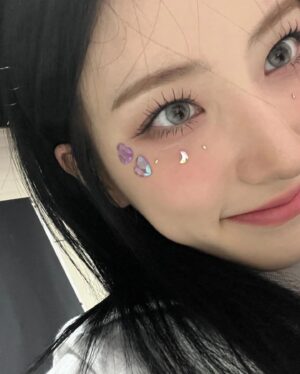 Eunseo Instagram - 열심히 달려 온 올해 무엇보다 우정들과 함께 이뤄낸 것들이 많았어서 잊지못할 2022❣️25살의 주여니를 나보다 더 사랑해줘서 고맙고 내년에 아름다울 주여니도 잘 부탁드려요 우정이들🧚🏻‍♀️