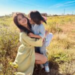 Eva De Dominici Instagram - Ciao 🇮🇹! Today was my third day of shooting for a new movie set in beautiful Puglia with professionals I admire, it’s a dream cast 😌. As an Italian-Argentine, playing an Italian girl here… the nonni got their act together 😊. Plus, a little “angelo” (aka my son) popped by the set to say hi. 👼🏻 A presto! 🌻🎥 Ciao 🇮🇹! Hoy fue mi tercer día de rodaje para una nueva peli en la bella Puglia con mis ídolos absolutos 😌 (es un elenco hermoso). Como ítalo-argentina, interpretar a una chica italiana acá… los nonnos se pusieron las pilas 😊. Además, un angelito pasó por el set a saludar. 👼🏻 A presto! 🌻🎥