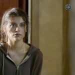 Eva De Dominici Instagram - #Repost @cine.ar ・・・ Martina y Manuel cruzan la frontera de Bolivia hacia Argentina como mulas. Al refugiarse en un hotel, él muere con las cápsulas de cocaína adentro de su cuerpo. La presión de los traficantes acorrala a Martina y sólo hay una persona a la que puede recurrir: su padre Javier, que nunca la reconoció. "Sangre blanca", es una película escrita y dirigida por @babsday, y protagonizada por @dedominicieva y @alejandroawadaoficial. Podés verla el miércoles 25 de mayo a las 22H en CINE.AR TV📺 . . #CineARTV #MiráCineARgentino #ficcion