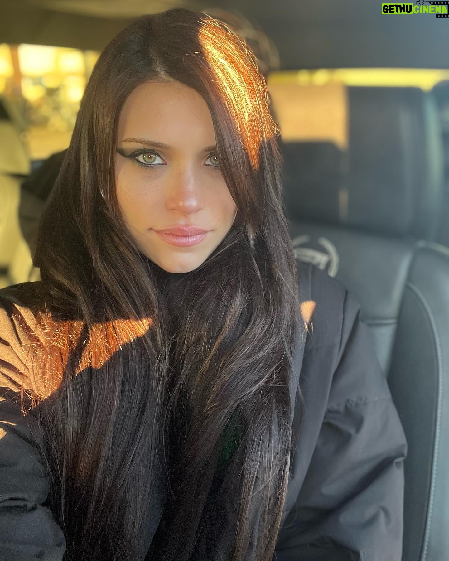 Eva De Dominici Instagram - Yesterday was my last day of shooting in Albuquerque for @cleaningladyfox Season 2! Spent such great months in New Mexico this year✨ Las Vegas see you soon to continue having fun 🎉🎬🍾 You can watch the show on @foxtv @hbomax and @hulu !