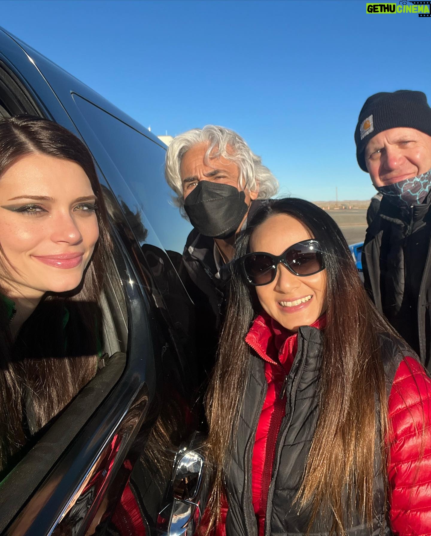 Eva De Dominici Instagram - Yesterday was my last day of shooting in Albuquerque for @cleaningladyfox Season 2! Spent such great months in New Mexico this year✨ Las Vegas see you soon to continue having fun 🎉🎬🍾 You can watch the show on @foxtv @hbomax and @hulu !