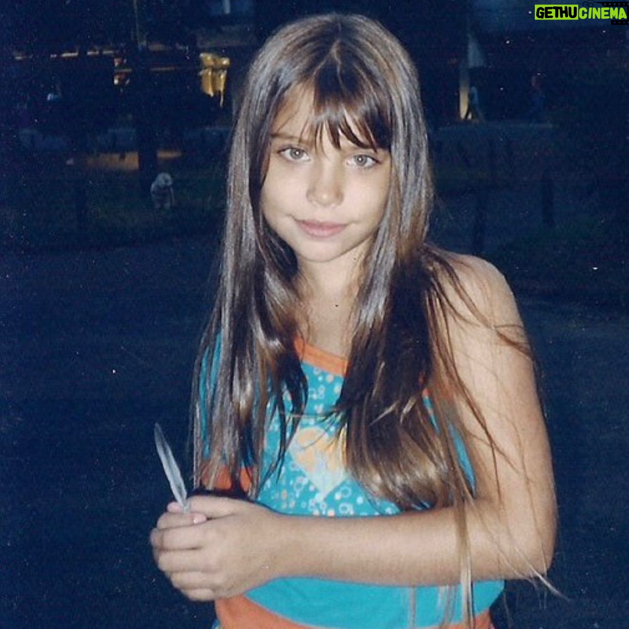Eva De Dominici Instagram - As a kid, you’d spot me near the exit of acting classes, gripping my cherished, lucky feather that embodied my dream to fly far away from where I felt trapped. I’d even be holding hands with those spooky yet enthralling creatures I totally wanted to be buddies with. And yep, right there, holding onto the hat from my old “I’m just a gigolo” gig. We do change a lot, but maybe not like, crazy much…🫣💖🐣 De chiquita probablemente me encontrarías saliendo de mis clases de teatro con @derosa.graciela agarrando mi pluma de la suerte que representaba mi sueño de volar lejos de donde me sentía atrapada. O quizás me verías dándole la mano a esas criaturas que me asustaban y me fascinaban al mismo tiempo, de las cuales moría por ser amiga, o simplemente sosteniendo el gorro de mi show bailando “I’m just a gigolo”. Cambiamos, mucho, pero quizás no tanto… 😌💗🤭