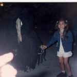 Eva De Dominici Instagram - As a kid, you’d spot me near the exit of acting classes, gripping my cherished, lucky feather that embodied my dream to fly far away from where I felt trapped. I’d even be holding hands with those spooky yet enthralling creatures I totally wanted to be buddies with. And yep, right there, holding onto the hat from my old “I’m just a gigolo” gig. We do change a lot, but maybe not like, crazy much…🫣💖🐣 De chiquita probablemente me encontrarías saliendo de mis clases de teatro con @derosa.graciela agarrando mi pluma de la suerte que representaba mi sueño de volar lejos de donde me sentía atrapada. O quizás me verías dándole la mano a esas criaturas que me asustaban y me fascinaban al mismo tiempo, de las cuales moría por ser amiga, o simplemente sosteniendo el gorro de mi show bailando “I’m just a gigolo”. Cambiamos, mucho, pero quizás no tanto… 😌💗🤭