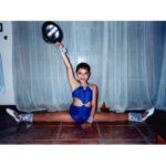 Eva De Dominici Instagram - As a kid, you’d spot me near the exit of acting classes, gripping my cherished, lucky feather that embodied my dream to fly far away from where I felt trapped. I’d even be holding hands with those spooky yet enthralling creatures I totally wanted to be buddies with. And yep, right there, holding onto the hat from my old “I’m just a gigolo” gig. We do change a lot, but maybe not like, crazy much…🫣💖🐣 De chiquita probablemente me encontrarías saliendo de mis clases de teatro con @derosa.graciela agarrando mi pluma de la suerte que representaba mi sueño de volar lejos de donde me sentía atrapada. O quizás me verías dándole la mano a esas criaturas que me asustaban y me fascinaban al mismo tiempo, de las cuales moría por ser amiga, o simplemente sosteniendo el gorro de mi show bailando “I’m just a gigolo”. Cambiamos, mucho, pero quizás no tanto… 😌💗🤭