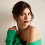 Eva De Dominici Instagram - Gracias por las palabras tan lindas. @goldenglobes Pueden ver la entrevista completa en el link de mis historias 🤍 Thank you for such nice words. @goldenglobes You can go to my stories and find the link to read the full interview 🤍