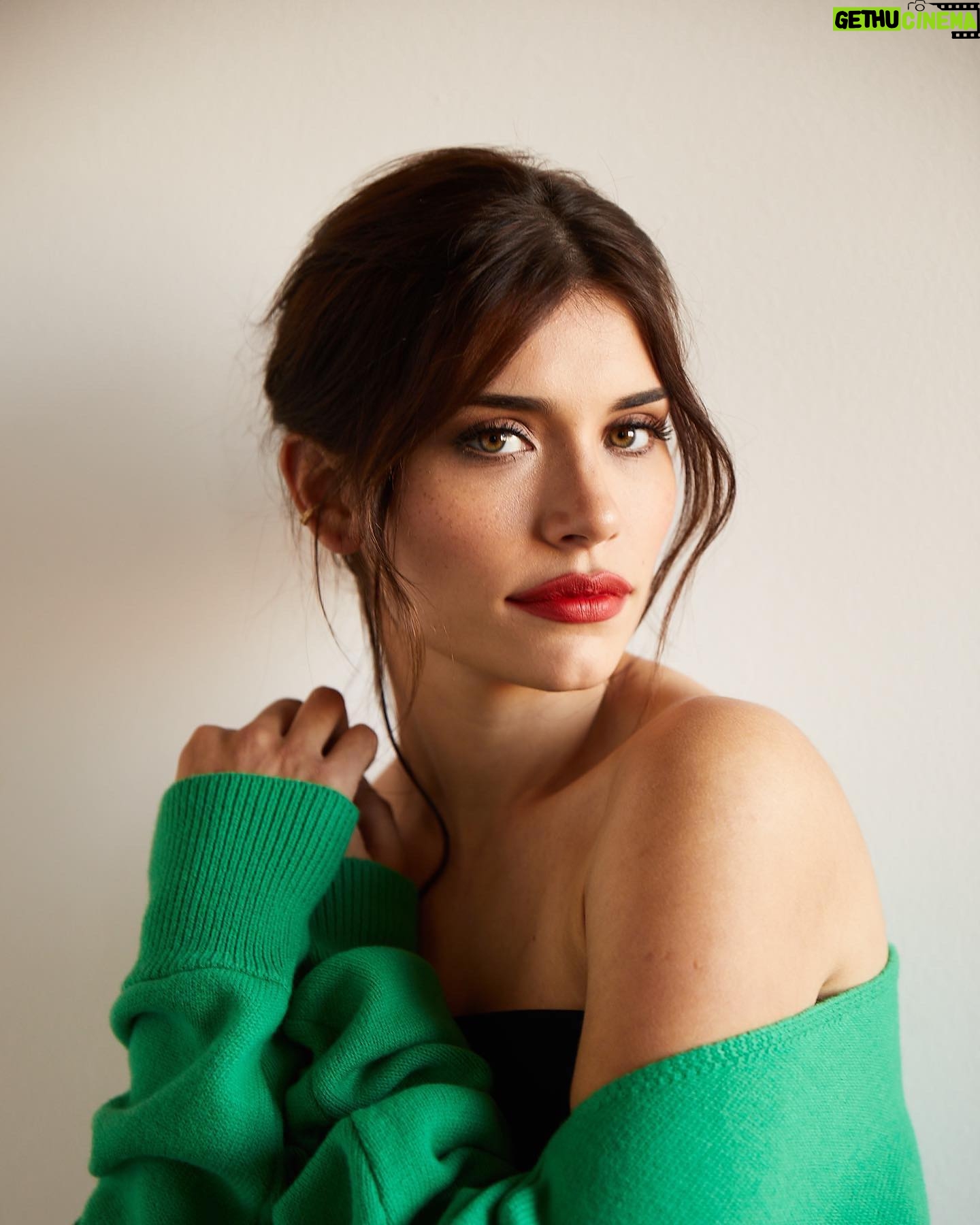 Eva De Dominici Instagram - Gracias por las palabras tan lindas. @goldenglobes Pueden ver la entrevista completa en el link de mis historias π€ Thank you for such nice words. @goldenglobes You can go to my stories and find the link to read the full interview π€