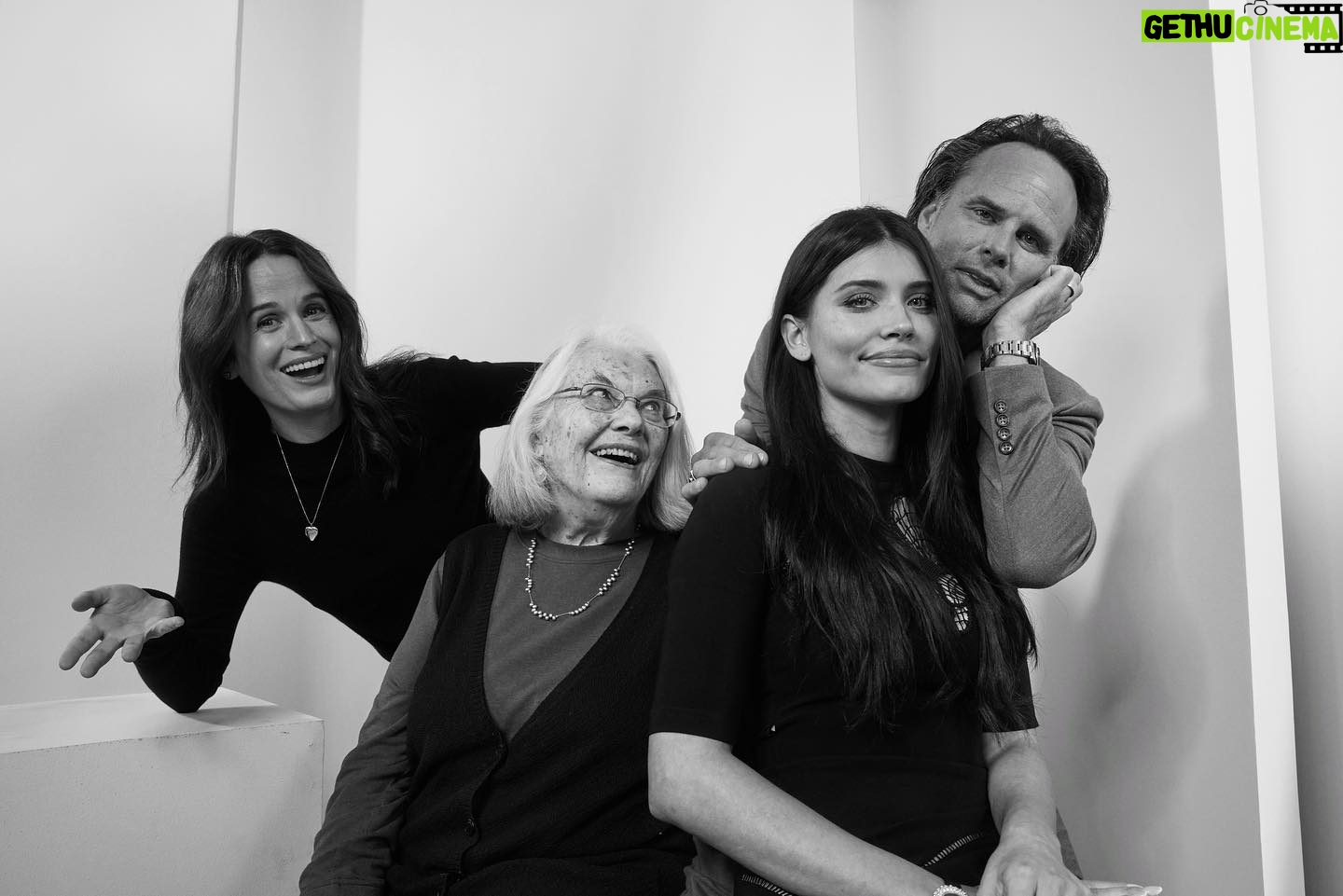 Eva De Dominici - 3 Likes - Some moments of SXSW for The Uninvited 🎬
@waltongogginsbonafide
@elizabethreaser
@nadiasomerset
@rosiefellner
#LoisSmith
@pascalispunk
@fredriksewell