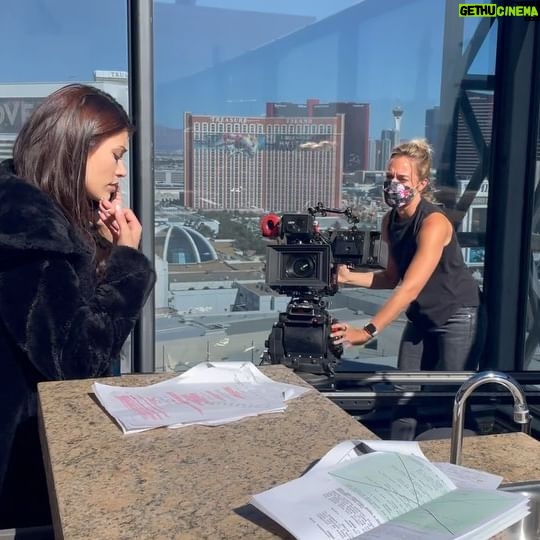 Eva De Dominici Instagram - Yesterday we finished shooting @cleaningladyfox season 2 in Las Vegas 🎰🪩🎊 Grateful for such lovely and intense months of work #itsawrap🎬 Ayer terminamos el rodaje de la segunda temporada de @cleaningladyfox en Las Vegas. Muy agradecida por estos intensos y hermosos meses de trabajo…