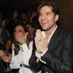 Eva González Instagram - Anoche tuve el honor de estar con mi querido @davidbisbal en la fiesta de presentación de su nuevo disco #mesientovivo. Gracias amigo, por compartir tanto y ser tan generoso siempre! Tenéis que ver el nuevo videoclip, es una pasada y viene con sorpresa de la mano de mi bella @rosannazanetti Os quiero familia!♥️ Estilismo: @inma_fdstylist @apparentiaofficial Muah: @soniamarina8 📷: @pepinomarino