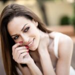 Eva González Instagram - Gracias @elmundo_es por esta bonita entrevista para conmemorar mis 20 años en televisión. Y ahí seguiré hasta que vosotros, el público de casa, quiera. Estoy muy agradecida a todos los que me habéis acompañado en este camino, los que me lo habéis puesto fácil, y también a los que me lo habéis complicado, pues he aprendido mucho y espero seguir haciéndolo! Vamos a por otros 20 más? En los stories tenéis el enlace a la entrevista para quien le apetezca leerla 🩷